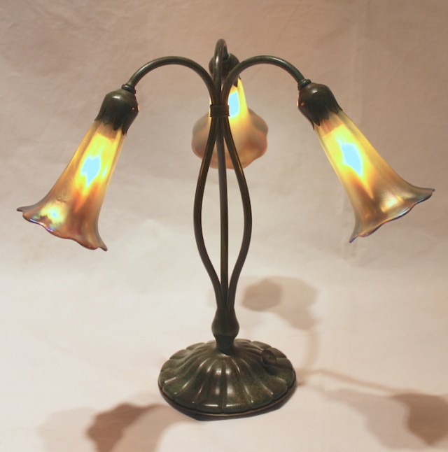 3 Light Classic Lily Lamp