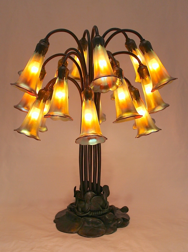 18 Light Lily Table Lamp