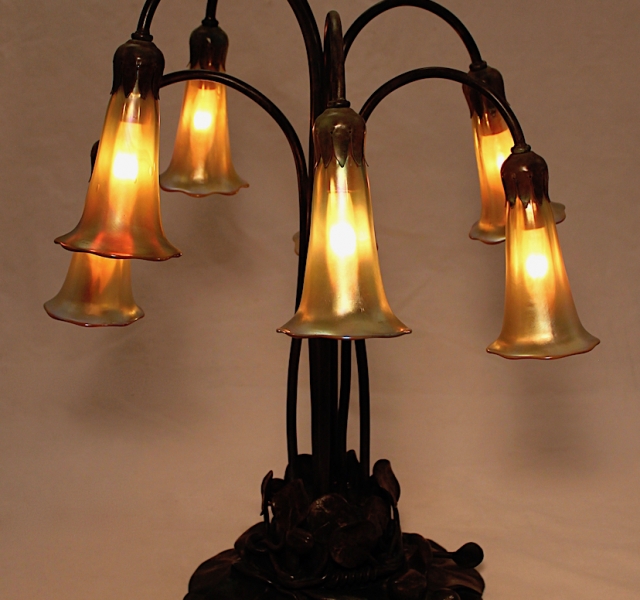 7 Light Lily Table Lamp