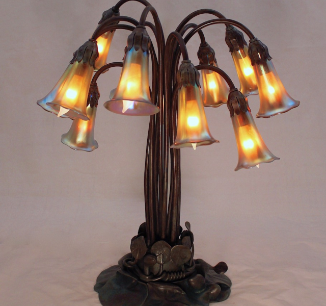 12 Light Lily Table Lamp